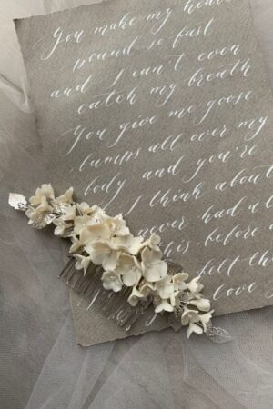 Весільний гребінь з молочними квітами та срібними пелюстками, артикул 34130003, фото 4