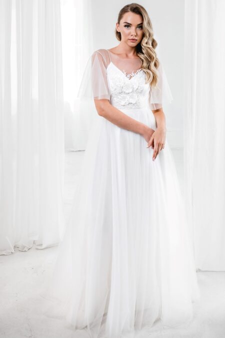 Весільна сукня з квітами та напівпрозорими рукавами в стилі рустик, а-силует, молочний колір